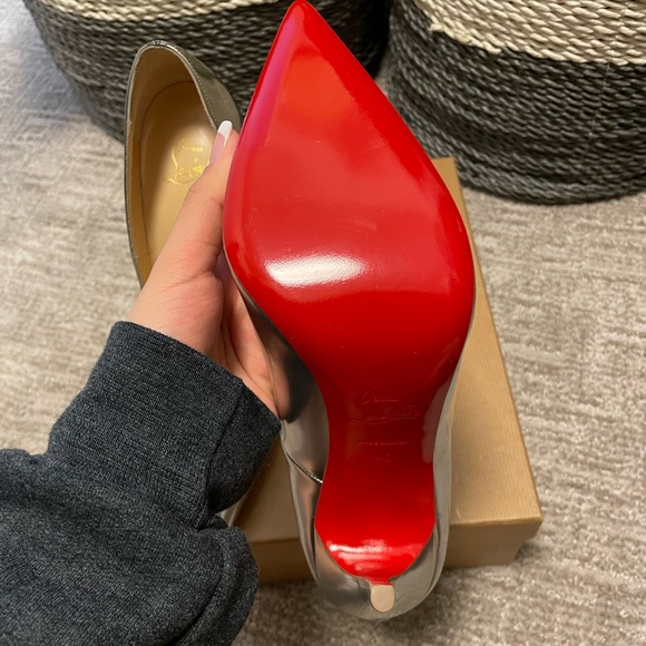 Red bottoms - Picture 4 of 5